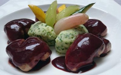 Rognons de veau, sauce au Pinot noir, purée de pommes de terre aux orties